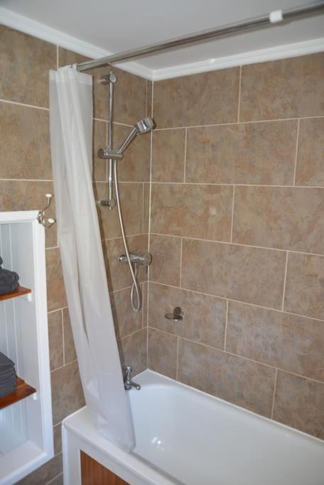 Atlantic Retreat - 5 Minute Stroll From The Beach Bude Exterior photo